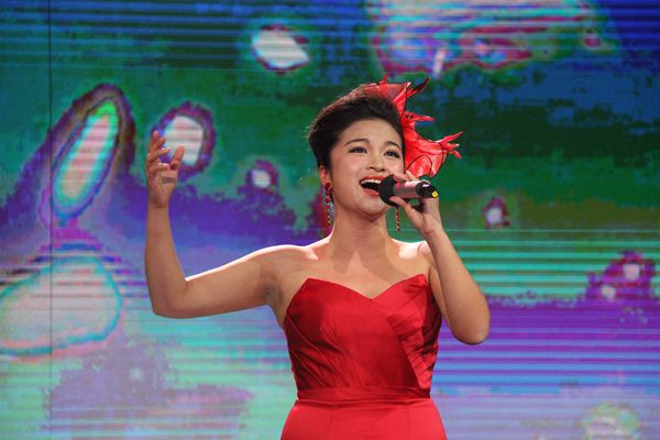 我院越南留学生杜氏清花在2014中越歌曲演唱大赛总决赛上荣获一等奖