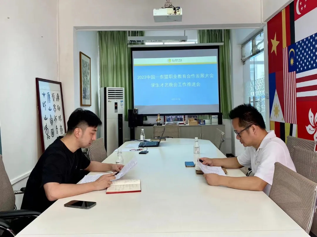 1a5e0bc023454f92bad30453aa771e71.jpg 1a5e0bc023454f92bad30453aa771e71.jpg